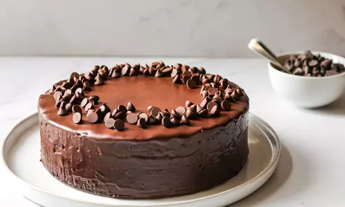 Biscuit cake: बिस्किट से बनाएं शानदार केक, बेहद आसान है रेसिपी Biscuit cake: बिस्किट से बनाएं शानदार केक, बेहद आसान है रेसिपी