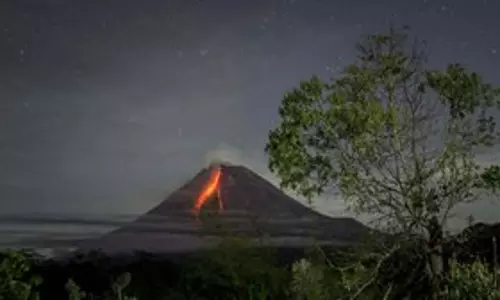 Indonesia के पश्चिमी सुमात्रा में माउंट मारापी में विस्फोट हुआ