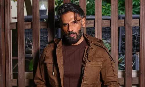 Hunter की शूटिंग के दौरान पसलियों में लकड़ी लगने से सुनील शेट्टी घायल Hunter की शूटिंग के दौरान पसलियों में लकड़ी लगने से सुनील शेट्टी घायल