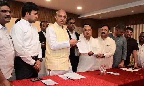 Karnataka Wakf Dispute: JPC अध्यक्ष को प्रशासनिक हस्तक्षेप का संदेह Karnataka Wakf Dispute: JPC अध्यक्ष को प्रशासनिक हस्तक्षेप का संदेह
