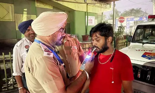 Jalandhar पुलिस ने शराब पीकर वाहन चलाने वालों पर शिकंजा कसा, 57 चालान काटे Jalandhar पुलिस ने शराब पीकर वाहन चलाने वालों पर शिकंजा कसा, 57 चालान काटे