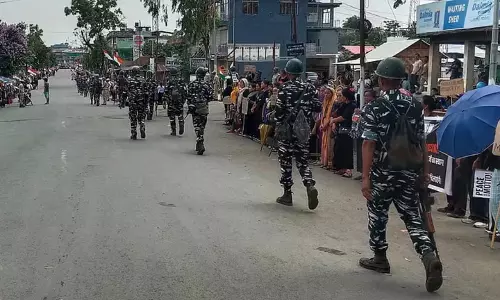 Manipur : ग्रामीणों द्वारा हवाई हमलों की तैयारी के बीच फिर से गोलीबारी शुरू