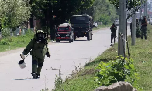 Srinagar-Bandipora रोड पर संदिग्ध आईईडी पानी की बोतल निकली