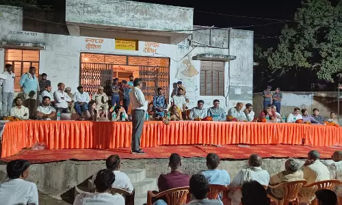 Jhalawar: जिला कलेक्टर ने ग्राम पंचायत गोलाना में सुनी ग्रामीणों की समस्याएं