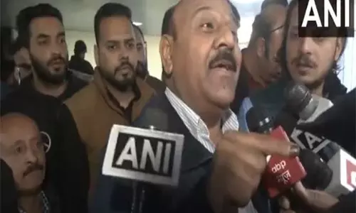 विधानसभा में हाथापाई के बाद Jammu and Kashmir के उपमुख्यमंत्री ने कही ये बात विधानसभा में हाथापाई के बाद Jammu and Kashmir के उपमुख्यमंत्री ने कही ये बात