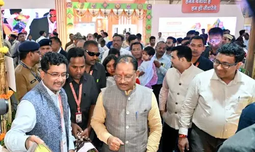 आदिमजाति विभाग की प्रदर्शनी का मुख्यमंत्री विष्णुदेव साय ने की प्रशंसा