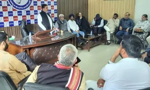 Jammu: बुखारी ने अपनी पार्टी की समीक्षा बैठक की अध्यक्षता की