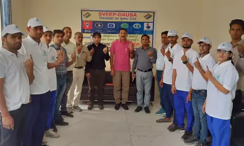 Dausa: मतदाता जागरूकता कार्यक्रमों के माध्यम से मतदाताओं से अधिकाधिक मतदान करने की अपील