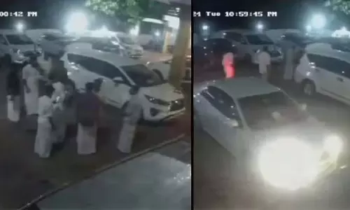 Kerala: राहुल दूसरी कार में चले गए, ट्रॉली बैग वाली कार भी उनके पीछे-पीछे Kerala: राहुल दूसरी कार में चले गए, ट्रॉली बैग वाली कार भी उनके पीछे-पीछे