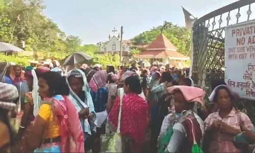 Kumalai Tea Workers: पीएफ और ग्रेच्युटी भुगतान फिर से शुरू करने की मांग Kumalai Tea Workers: पीएफ और ग्रेच्युटी भुगतान फिर से शुरू करने की मांग