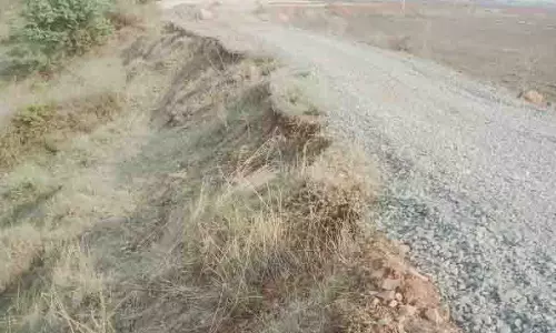 सड़क का ठेका हुआ बहाल, जल्द ही Meenesh सड़क कंपनी गारंटी वाली सड़क को पूरा किया जाएगा