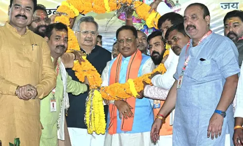 खारुन नदी तट पर छठी मैया की मंगल आरती में शामिल हुए मुख्यमंत्री विष्णुदेव साय, VIDEO खारुन नदी तट पर छठी मैया की मंगल आरती में शामिल हुए मुख्यमंत्री विष्णुदेव साय, VIDEO