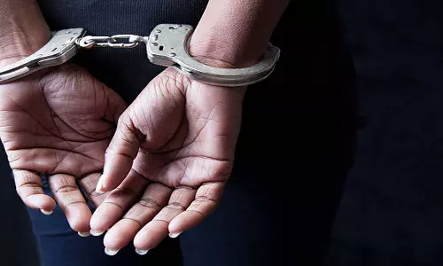 रेल की पटरियों पर लोहे की छड़ों से भरा बैग फेंकने के मामले में तीन लोग गिरफ्तार