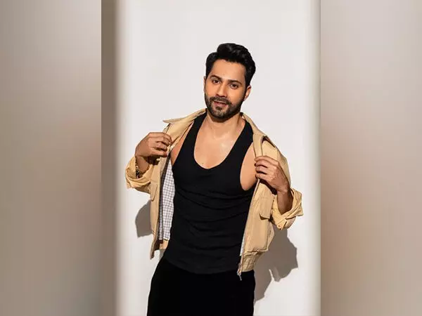 Varun Dhawan ने सिटाडेल: हनी बनी में अपने नग्न दृश्य की ओर इशारा करने वाले प्रशंसक को मज़ेदार जवाब दिया