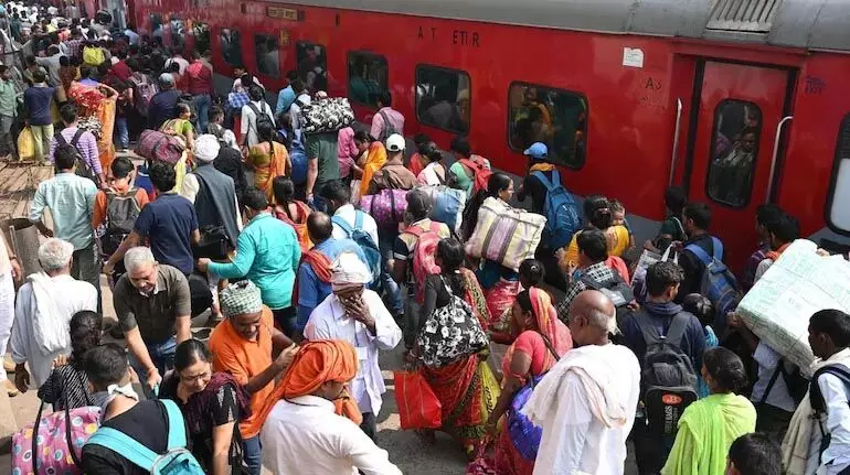 Indian Railways: एक दिन में 3 करोड़ यात्रियों ने किया ट्रेन से सफर, भारतीय रेल ने बनाया नया रिकॉर्ड