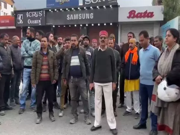 J-K: किश्तवाड़ के स्थानीय लोगों ने ग्राम रक्षा गार्ड की हत्या का विरोध किया