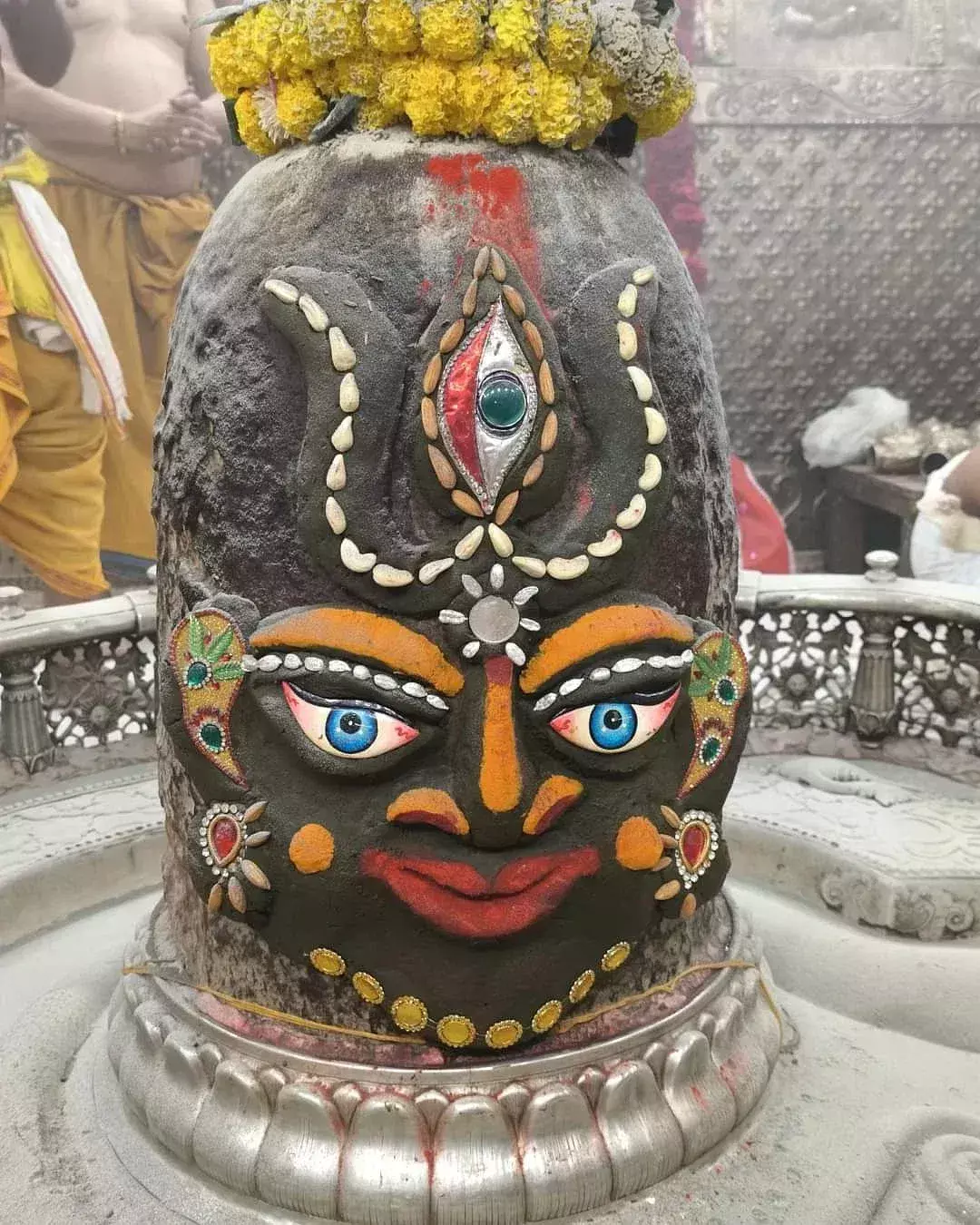 Ujjain : भस्मारती में भांग का श्रृंगार, तीसरा नेत्र लगाकर सजे महाकाल