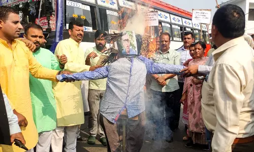 विशेष दर्जे पर एनसी के प्रस्ताव को लेकर Jammu-घाटी में राजनीतिक विभाजन सामने आएगा विशेष दर्जे पर एनसी के प्रस्ताव को लेकर Jammu-घाटी में राजनीतिक विभाजन सामने आएगा