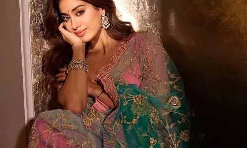 Janhvi Kapoor हैदराबाद के अमीरपेट में स्पॉट हुईं Janhvi Kapoor हैदराबाद के अमीरपेट में स्पॉट हुईं