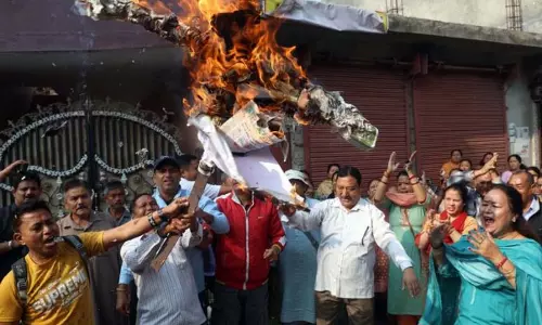 Jammu: गोरखा समुदाय ने विशेष दर्जे के प्रस्ताव के खिलाफ प्रदर्शन किया