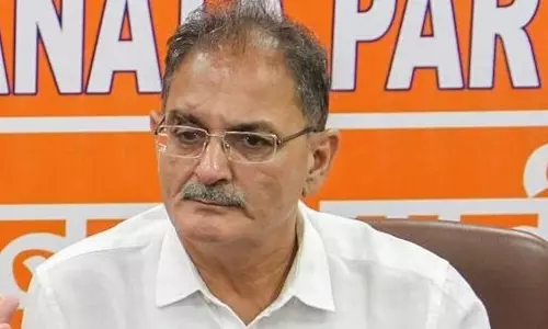 कविंदर ने विधायकों के साथ दुर्व्यवहार की अनदेखी करने के लिए स्पीकर और CM की आलोचना की कविंदर ने विधायकों के साथ दुर्व्यवहार की अनदेखी करने के लिए स्पीकर और CM की आलोचना की