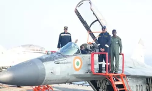 पहली बार आईएनएस विक्रांत पर आईं राष्ट्रपति, नौसैनिक संचालन की बनीं साक्षी पहली बार आईएनएस विक्रांत पर आईं राष्ट्रपति, नौसैनिक संचालन की बनीं साक्षी