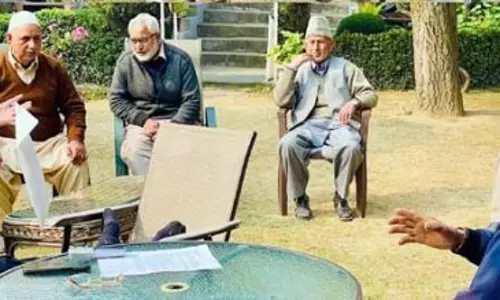 Jammu: कई प्रतिनिधिमंडलों ने फारूक अब्दुल्ला से मुलाकात की