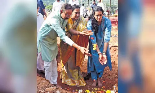 Andhra: पीवी सिंधु ने बैडमिंटन अकादमी की आधारशिला रखी Andhra: पीवी सिंधु ने बैडमिंटन अकादमी की आधारशिला रखी