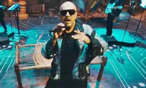 नया ट्रैक ‘जुगनी’ जीवन को पूरी तरह से जीने के बारे में है: Vishal Dadlani