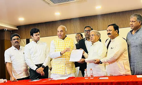 वक्फ विवाद: Karnataka में कथित भूमि हड़पने पर भाजपा ने तथ्यान्वेषण रिपोर्ट प्रस्तुत की वक्फ विवाद: Karnataka में कथित भूमि हड़पने पर भाजपा ने तथ्यान्वेषण रिपोर्ट प्रस्तुत की