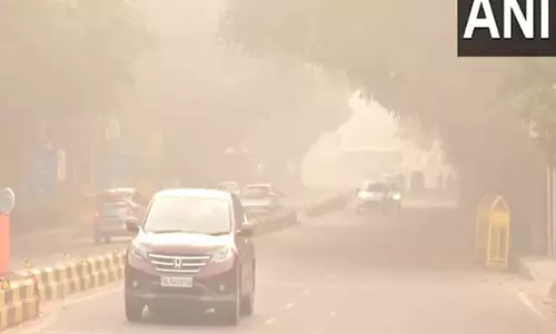 Delhi Pollution: AQI बहुत खराब श्रेणी में बना हुआ, शहर में छाए धुंध के कारण दृश्यता कम हो गई है Delhi Pollution: AQI बहुत खराब श्रेणी में बना हुआ, शहर में छाए धुंध के कारण दृश्यता कम हो गई है