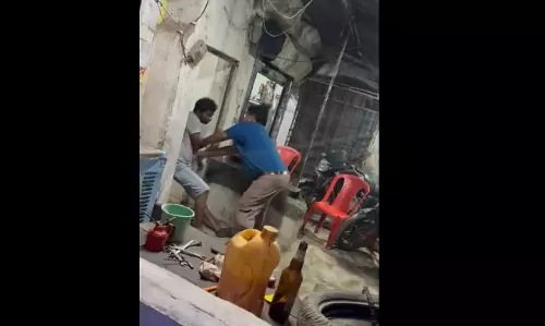 किराएदार की गुंडई, मालकिन दहशत में