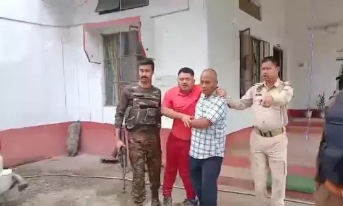 Assam : उग्रवादियों द्वारा अपहृत चाय फैक्ट्री कर्मचारी को दो सप्ताह बाद छुड़ाया गया Assam : उग्रवादियों द्वारा अपहृत चाय फैक्ट्री कर्मचारी को दो सप्ताह बाद छुड़ाया गया
