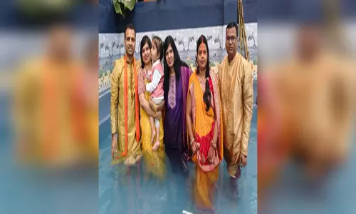 IAS और IPS अधिकारियों ने भी मनाया महापर्व छठ, सूर्योपासना में जुटे रहे अधिकारी दंपति