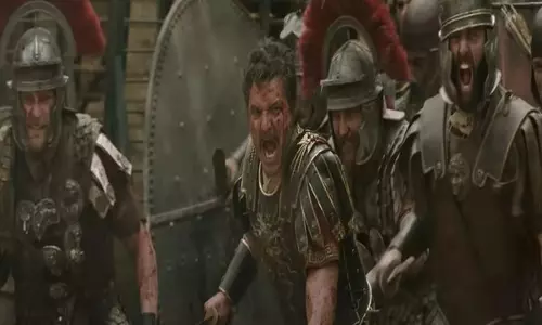 निर्देशक रिडले स्कॉट ने याद किया, कैसे उन्होंने जोकिन फीनिक्स को Gladiator में बने रहने के लिए मनाया