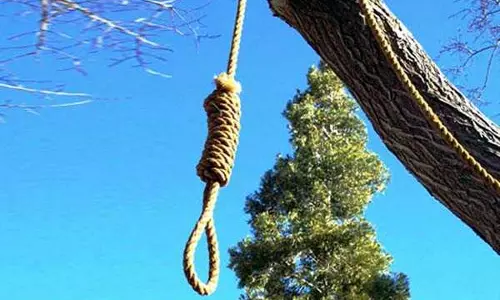 Lohardaga: पेड़ पर झूलता मिला आजसू नेता के बेटे का शव, जांच में जुटी पुलिस