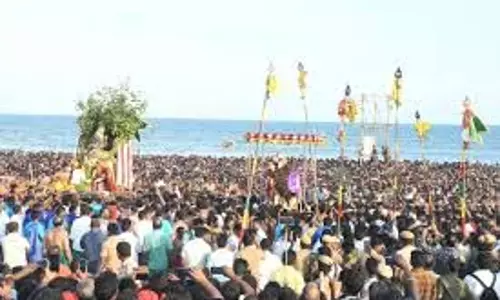 तिरुचेंदूर मुरुगन मंदिर में भक्त सूरसम्हारम के साक्षी बने