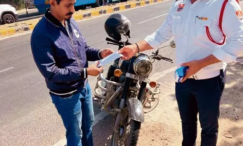 Haryana : ध्वनि प्रदूषण गुरुग्राम में 753 बाइक चालकों पर जुर्माना Haryana : ध्वनि प्रदूषण गुरुग्राम में 753 बाइक चालकों पर जुर्माना