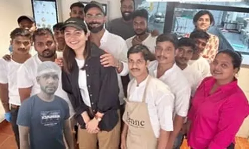 मुंबई के कैफे में डोसा खाने पहुंचे अनुष्का विराट, एक्ट्रेस को याद आया बचपन