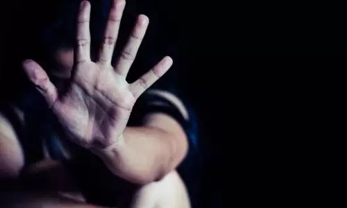 व‍िवाह‍िता पर ब‍िगड़ी जेठ की नीय‍त, एक दिन कमरे में घुसा, फिर...
