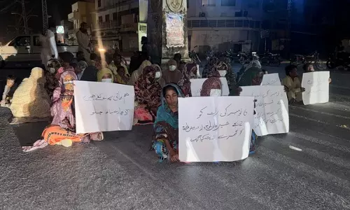 Pak: बलूचिस्तान में युवकों के जबरन गायब होने के बीच परिवारों ने किया विरोध प्रदर्शन Pak: बलूचिस्तान में युवकों के जबरन गायब होने के बीच परिवारों ने किया विरोध प्रदर्शन