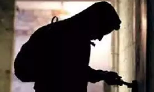 Jalaun: चोरों ने भाजपा के पूर्व विधायक के घर पर मचाया तांडव
