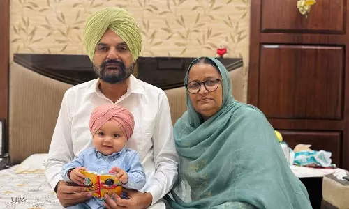 Sidhu Moosewala के माता-पिता ने गायक के 8 महीने के भाई का चेहरा दिखाया