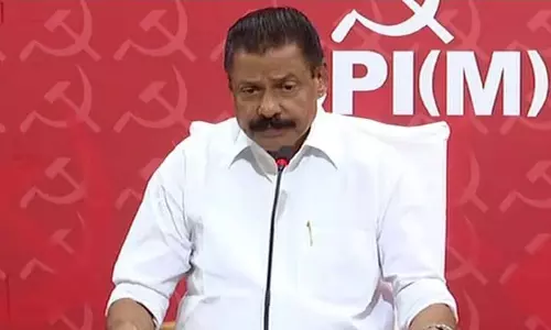 पथिरा रेड शफी द्वारा अभिनीत संकलन: M. V. Govindan