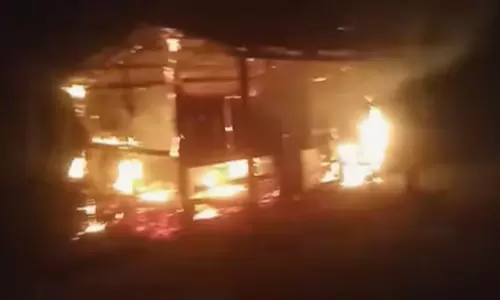 Manipur : जिरीबाम के जैरोन हमार गांव में उग्रवादियों ने छह घरों में आग लगाई