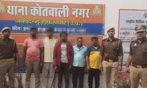 Muzaffarnagar: पुलिस ने नकली यूरिया फैक्ट्री के मालिक समेत पांच को गिरफ्तार किया Muzaffarnagar: पुलिस ने नकली यूरिया फैक्ट्री के मालिक समेत पांच को गिरफ्तार किया