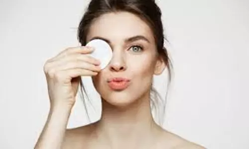 Lifestyle: सर्दी में ग्लोइंग और हेल्दी स्किन के लिए नोट कर लें यह खास टिप्स Lifestyle: सर्दी में ग्लोइंग और हेल्दी स्किन के लिए नोट कर लें यह खास टिप्स