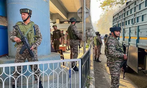 ग्रेनेड हमले में शामिल Lashkar-e-Taiba के 3 आतंकी सहयोगी गिरफ्तार- कश्मीर पुलिस ग्रेनेड हमले में शामिल Lashkar-e-Taiba के 3 आतंकी सहयोगी गिरफ्तार- कश्मीर पुलिस