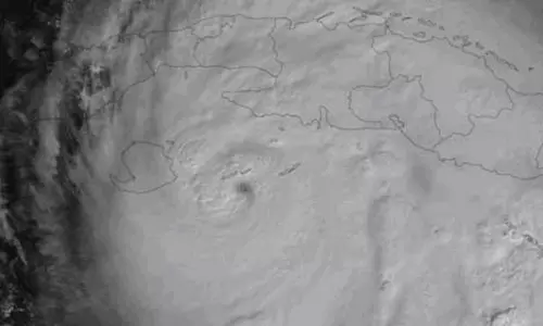 NOAA उपग्रहों: तूफान राफेल को क्यूबा में आते देखा, वीडियो देखे