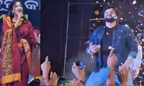 अनुभव और बर्षा ने Jajpur में अलग-अलग लेकिन पास-पास के स्टार-नाइट पंडालों की बढ़ाई शोभा